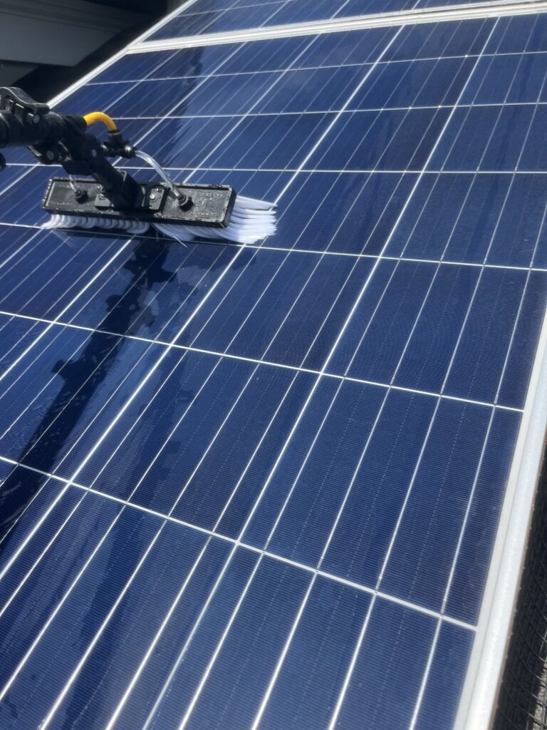 Window Cleaning, gutter cleaning, eavestrough cleaning, interior window cleaning, solar panel cleaning